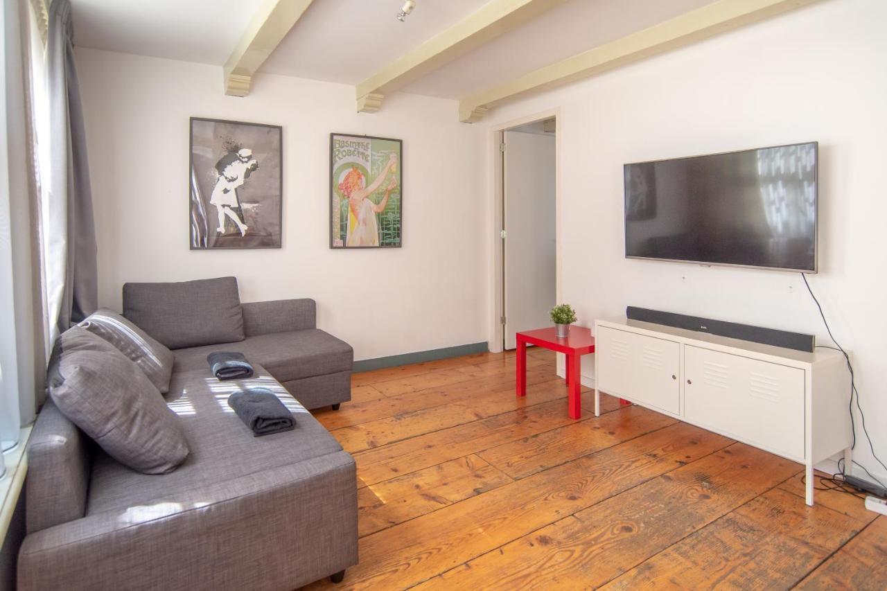 Spacious Central City With Big Private Sundeck! Apartamento